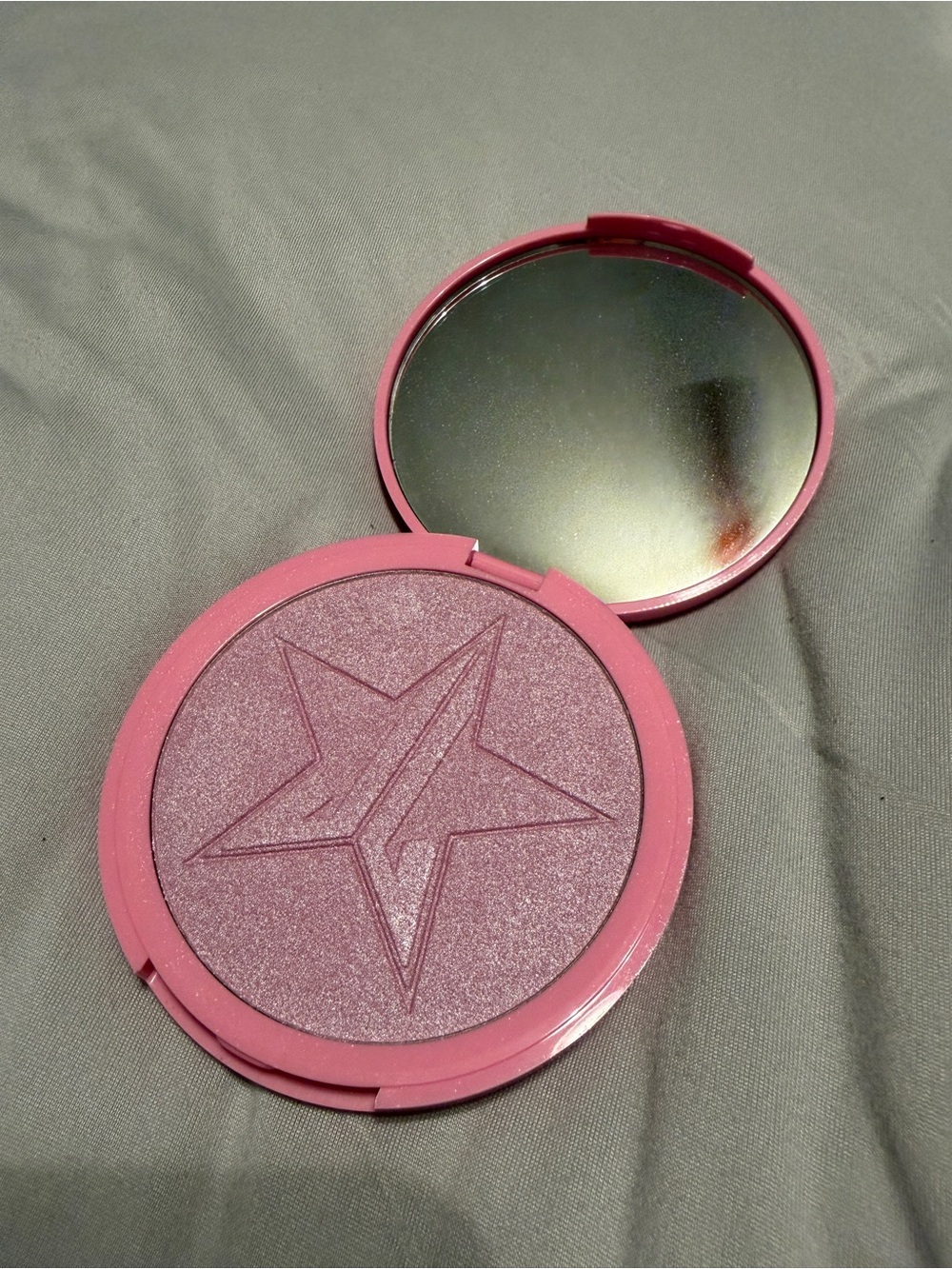 Jeffree Star “Neffree” Skin Frost Highlighter Compact
